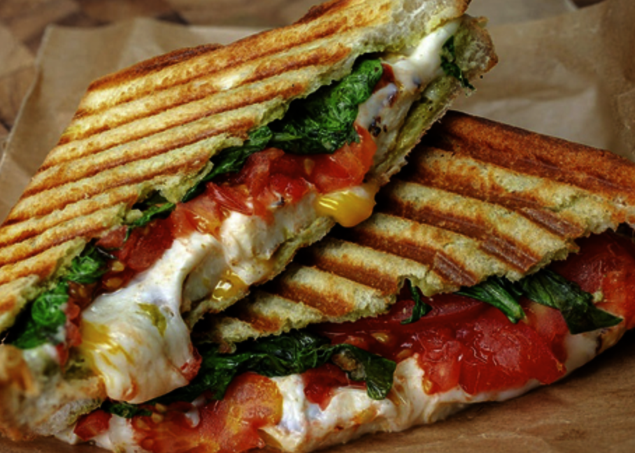 PEYNİRLİ DOMATESLİ TOST